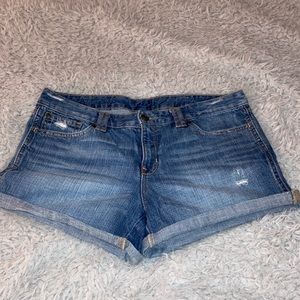👖GAP medium wash light destructed denim shorts